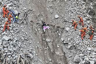 “Assam Quarry Tragedy: Rescuers Race to Save Trapped Miners as Hopes Fade”